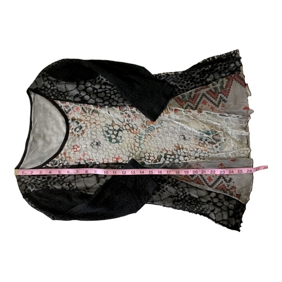 Fleur De Lis Collection Black 3/4 Sleeve Top Small EUC - Picture 4 of 6